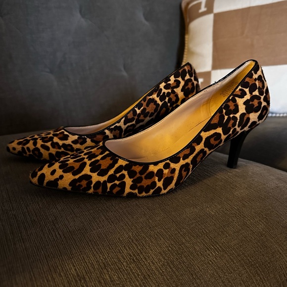 Nine West Leopard Print Kitten Heel sz 8 - Picture 2 of 8